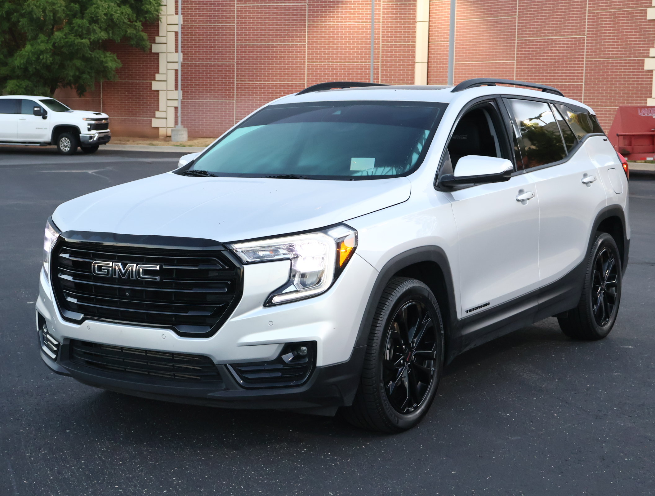 Used 2022 GMC Terrain SLT w/ Infotainment Package II FWD image 35