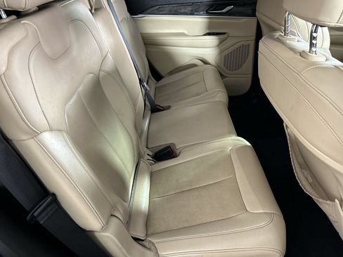 Used 2023 Jeep Grand Cherokee L Limited w/ Luxury Tech Group II AWD/4WD image 25