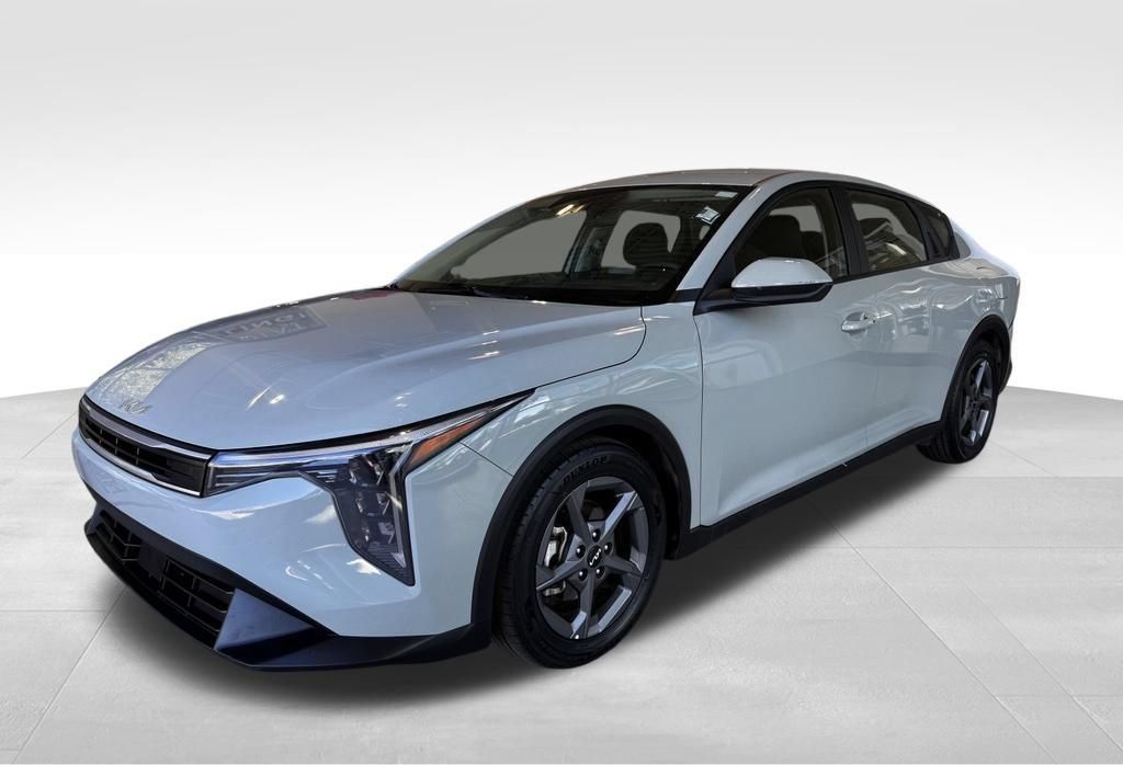 Used 2025 Kia K4 FWD image 3