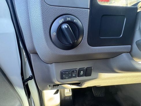 Used 2015 Nissan NV 1500 SV RWD image 15