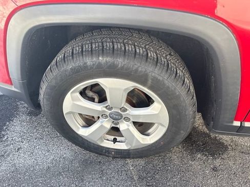 Used 2019 Jeep Compass Latitude image 9