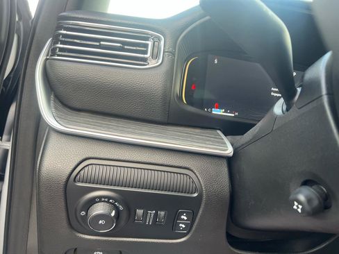 Used 2024 Jeep Wagoneer L Series II image 48