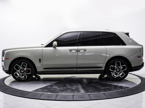 Used 2022 Rolls-Royce Cullinan Black Badge AWD/4WD image 13