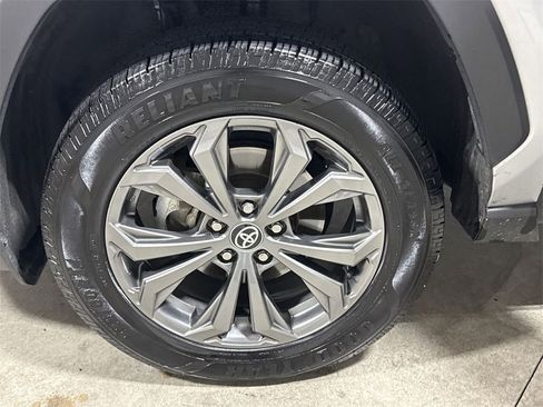 Used 2022 Toyota RAV4 XLE Premium image 26
