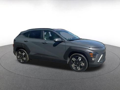 Used 2025 Hyundai Kona SEL image 2