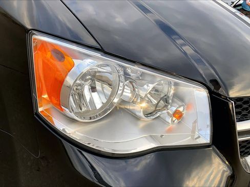 Used 2020 Dodge Grand Caravan SE w/ UConnect Hands-Free Group image 28