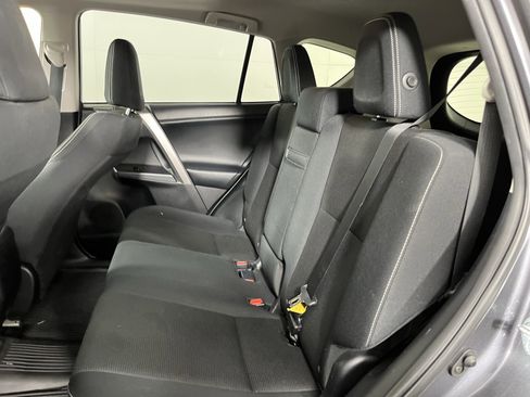 Used 2018 Toyota RAV4 XLE AWD/4WD image 14