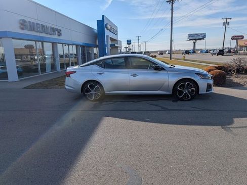 Used 2024 Nissan Altima 2.5 SR image 2