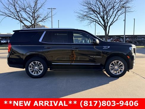 Used 2022 GMC Yukon SLT w/ SLT Premium Package image 4