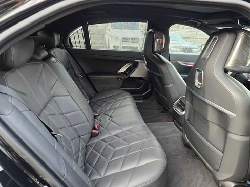 Used 2024 BMW 740i image 13