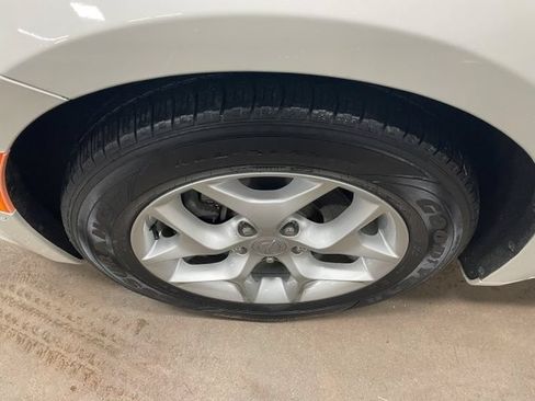 Used 2019 Chrysler Pacifica Touring-L Plus w/ Advanced Safetytec Group FWD image 4