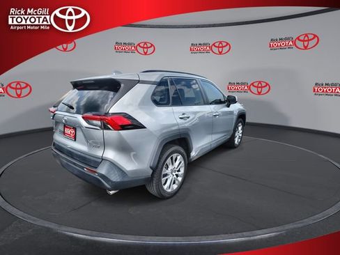 Used 2022 Toyota RAV4 XLE Premium FWD image 8
