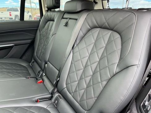 Used 2025 BMW X7 xDrive40i image 18