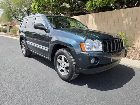 Used 2005 Jeep Grand Cherokee Laredo image 1