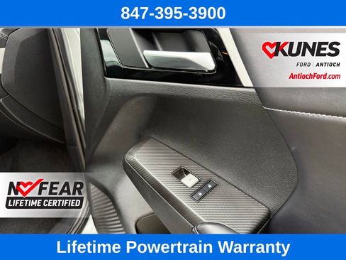 Used 2024 Mitsubishi Outlander SE image 17