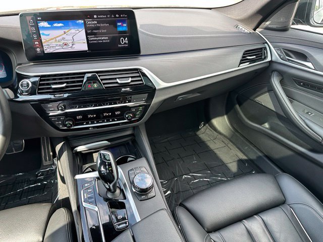 Used 2023 BMW M550i xDrive w/ Executive Package AWD/4WD image 16