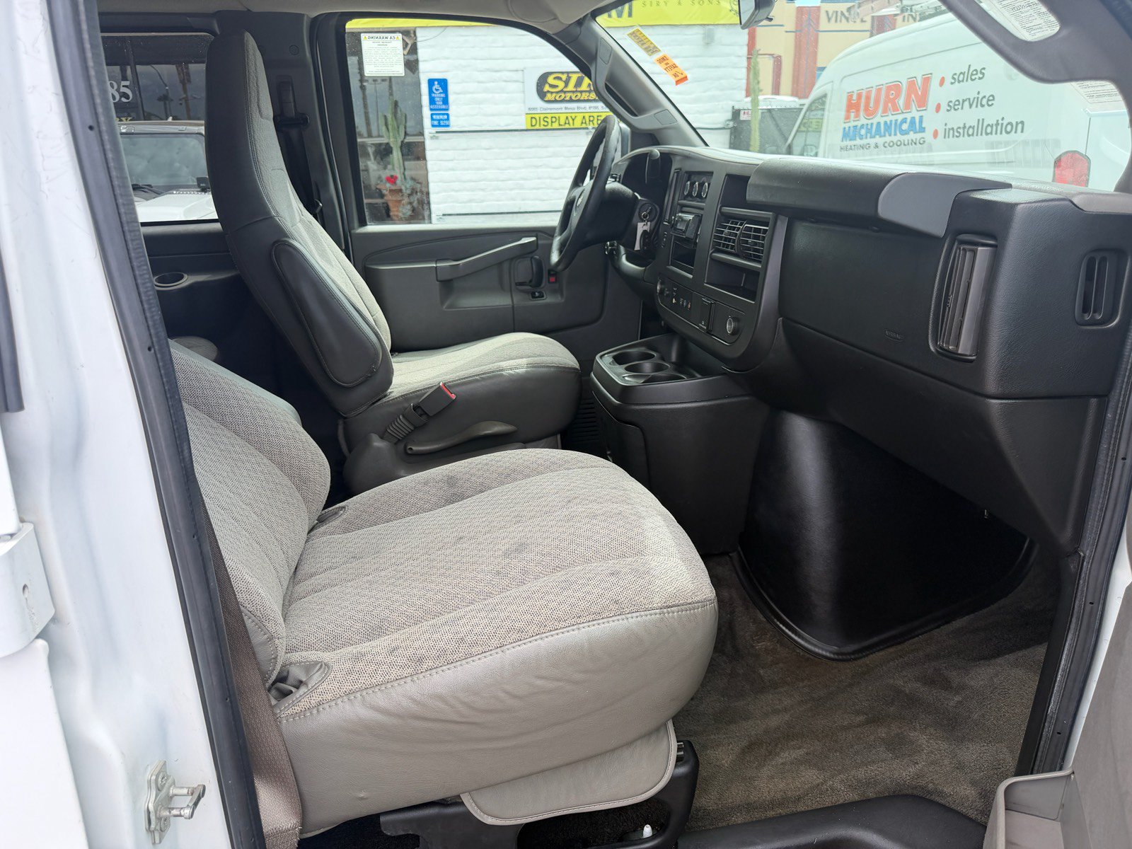 Used 2018 Chevrolet Express 3500 LT w/ LT Preferred Equipment Group RWD image 15