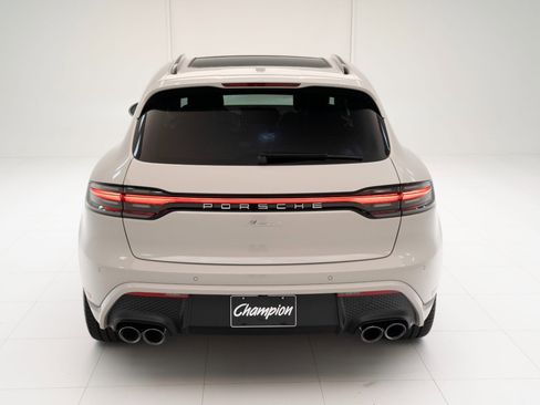 Certified 2025 Porsche Macan image 10