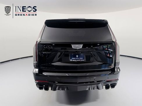 Used 2025 Cadillac Escalade V AWD/4WD image 4