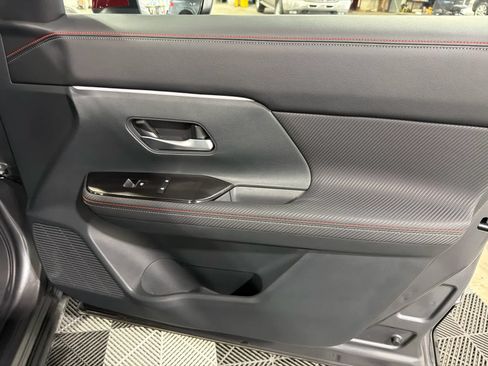 Certified 2025 Nissan Kicks SR AWD/4WD image 30