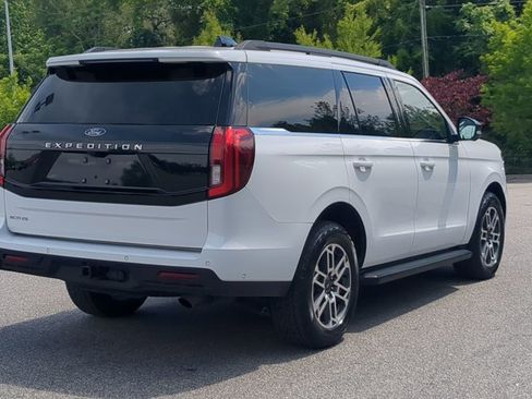 Certified 2025 Ford Expedition Active AWD/4WD image 4