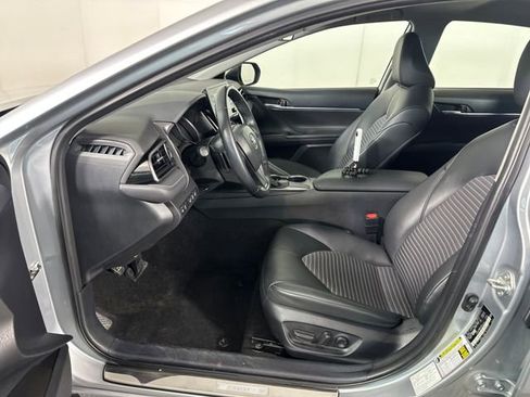 Used 2023 Toyota Camry SE image 11