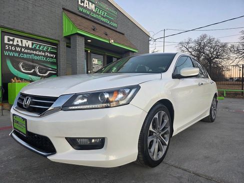 Used 2015 Honda Accord Sport image 2