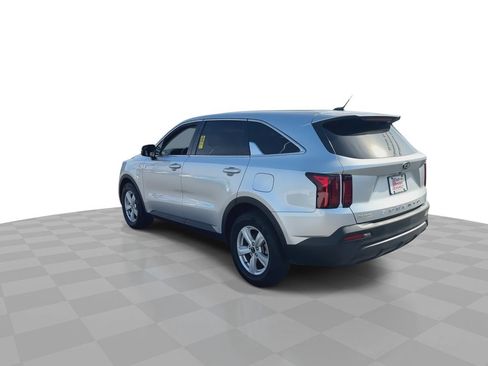 Used 2021 Kia Sorento LX image 7