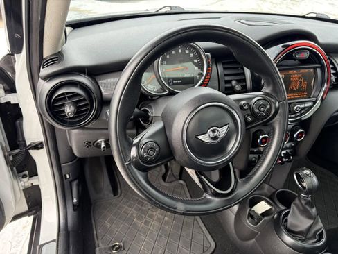 Used 2017 MINI Cooper 4-Door Hardtop image 12