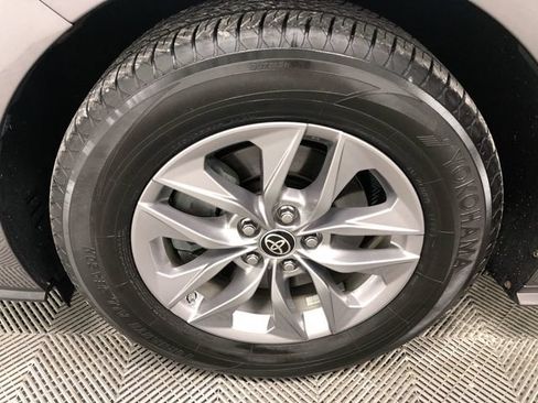 Used 2021 Toyota Sienna LE w/ LE Plus Package FWD image 28