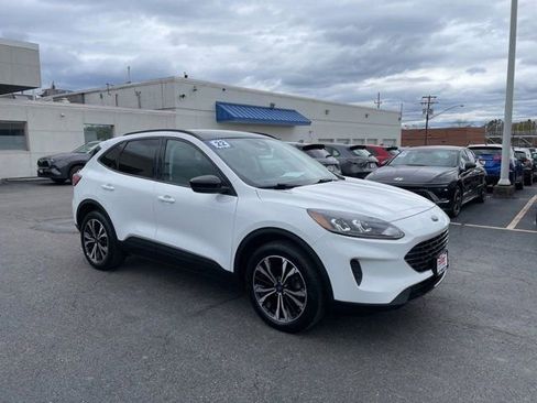 Used 2022 Ford Escape SE w/ SE Sport Appearance Package AWD/4WD image 2