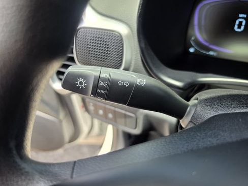 Certified 2025 Kia Soul LX w/ LX Technology Package FWD image 23