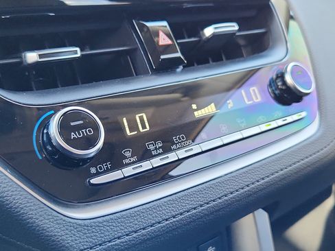 Used 2022 Toyota Corolla Cross XLE w/ Convenience Package image 22