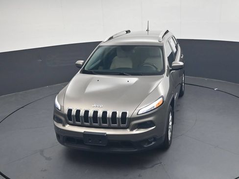 Used 2018 Jeep Cherokee Latitude w/ Cold Weather Group AWD/4WD image 32