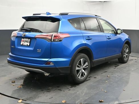 Used 2018 Toyota RAV4 XLE image 10