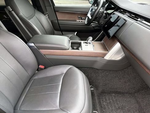 Used 2025 Land Rover Range Rover Long Wheelbase SE AWD/4WD image 11