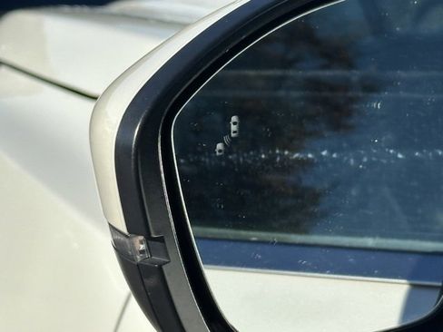 Certified 2023 Nissan Pathfinder SL w/ Lighting Package (N92) image 12