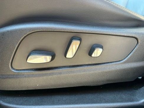 Used 2025 Cadillac XT6 Premium Luxury image 25