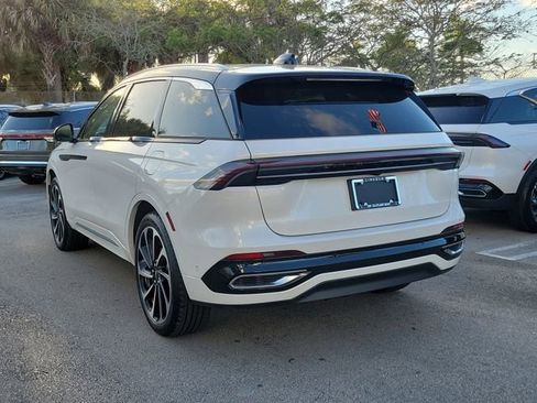 Certified 2024 Lincoln Nautilus Black Label AWD/4WD image 4