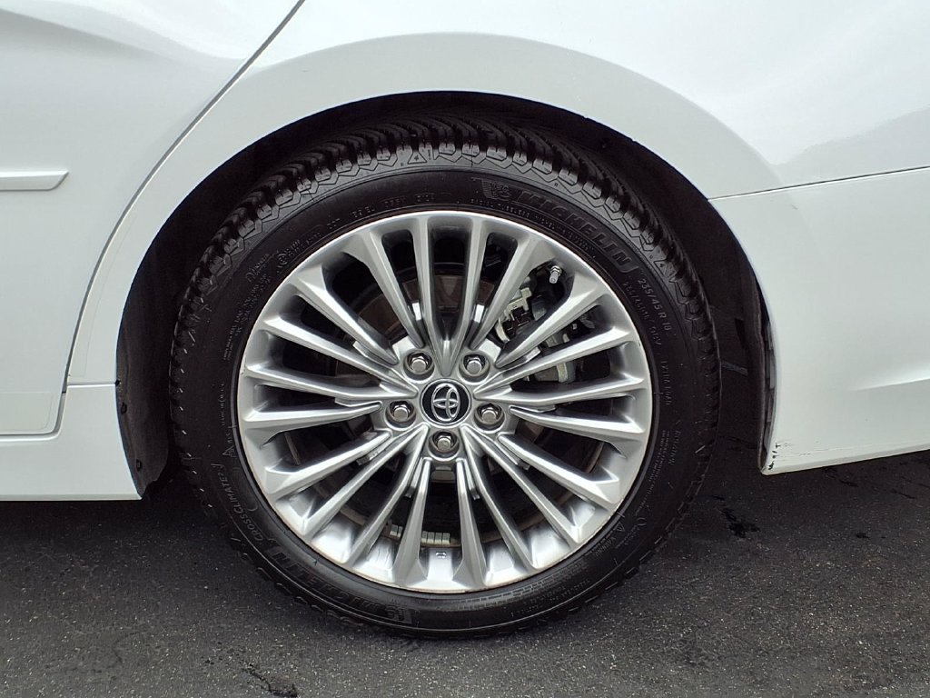 Certified 2019 Toyota Avalon Limited w/ Advanced Safety Package FWD image 8