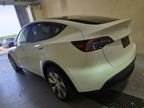 Used 2023 Tesla Model Y Long Range AWD/4WD image 9
