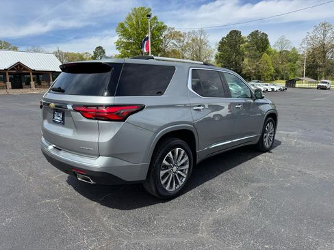 Used 2023 Chevrolet Traverse Premier FWD image 6