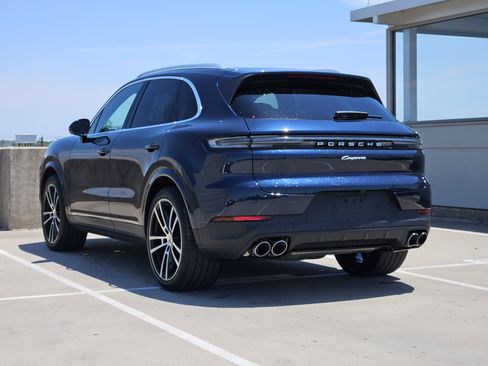 Certified 2025 Porsche Cayenne AWD/4WD image 3