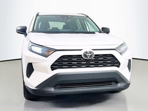 Used 2021 Toyota RAV4 LE image 2