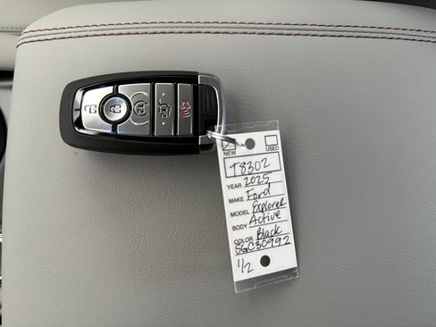 New 2025 Ford Explorer Active w/ Active Comfort Package image 29