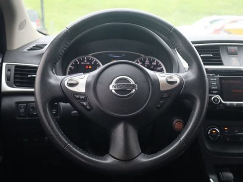 Used 2016 Nissan Sentra SV FWD image 11