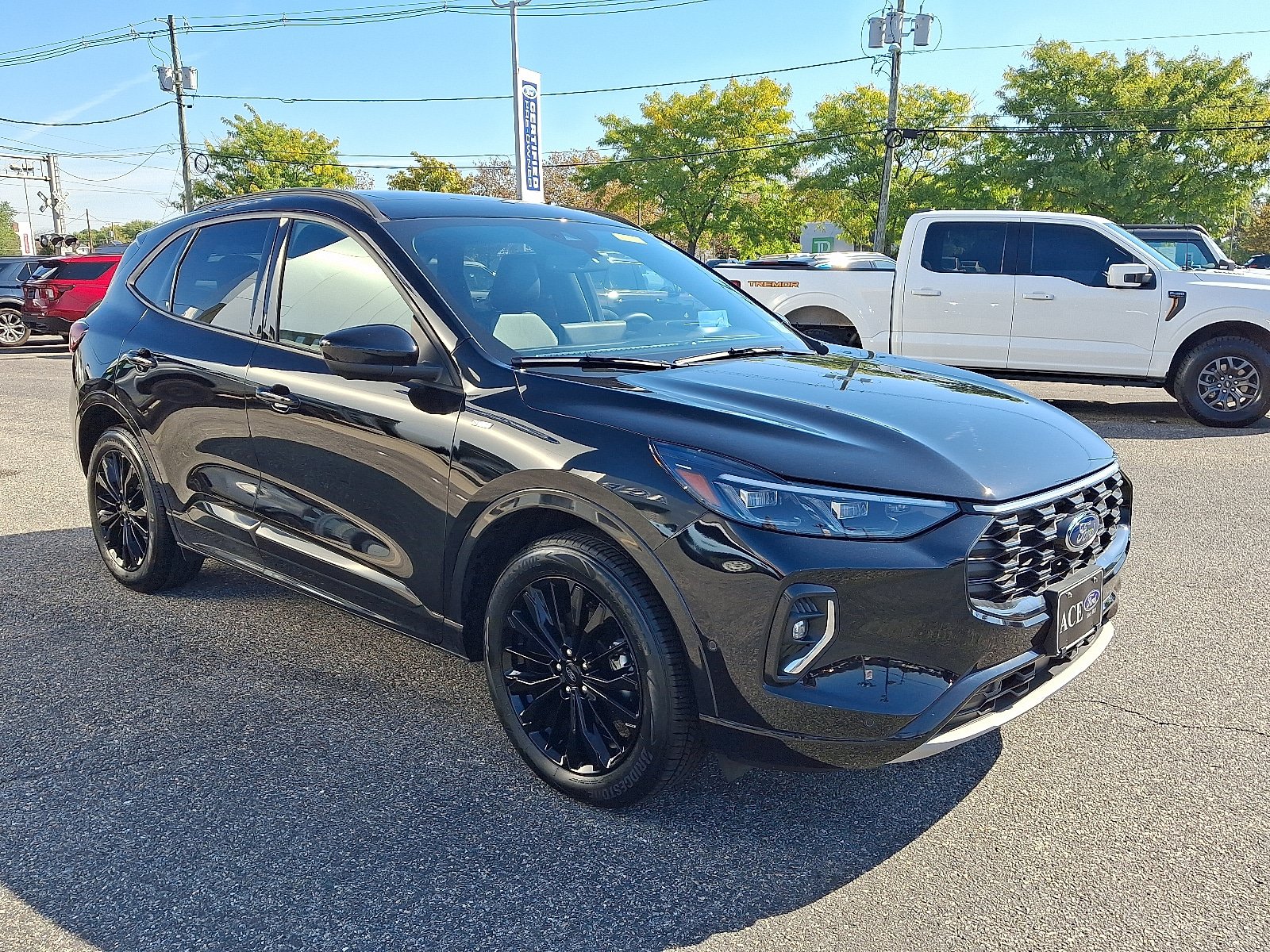 Certified 2023 Ford Escape ST-Line Elite w/ Premium Technology Package AWD/4WD image 3