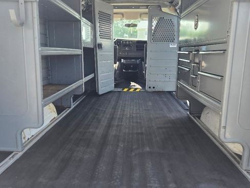 Used 2014 GMC Savana 3500 RWD image 17