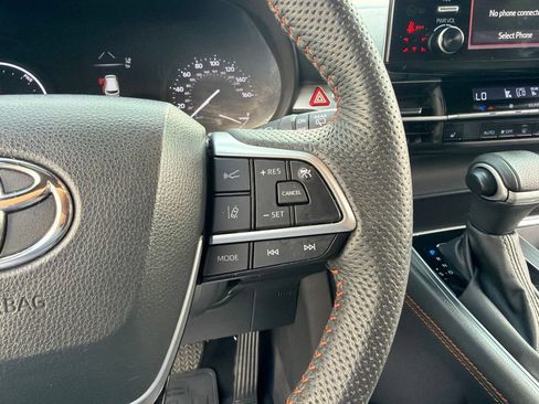 Used 2023 Toyota Sienna XSE AWD/4WD image 32