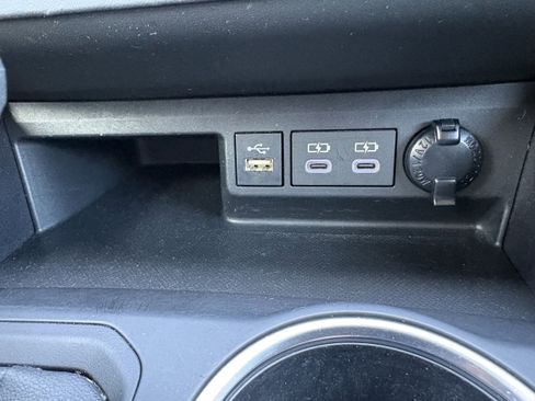 Used 2023 Toyota Highlander XLE image 34